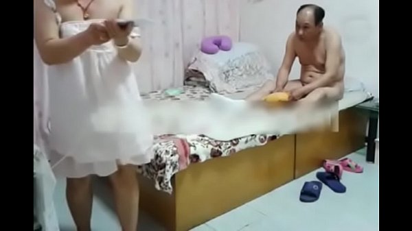 Địt lão già giàu có