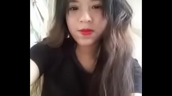 Em gái lấy tay banh lồn